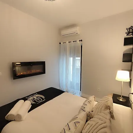 Apartment Atico Duplex Astarte Casco Antiguo By Keyhom Caceres